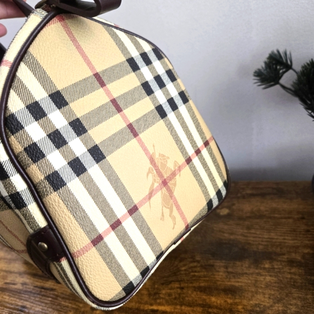 Burberry Cream and Brown Checkered Duffel Bag - Picture 4 of 9